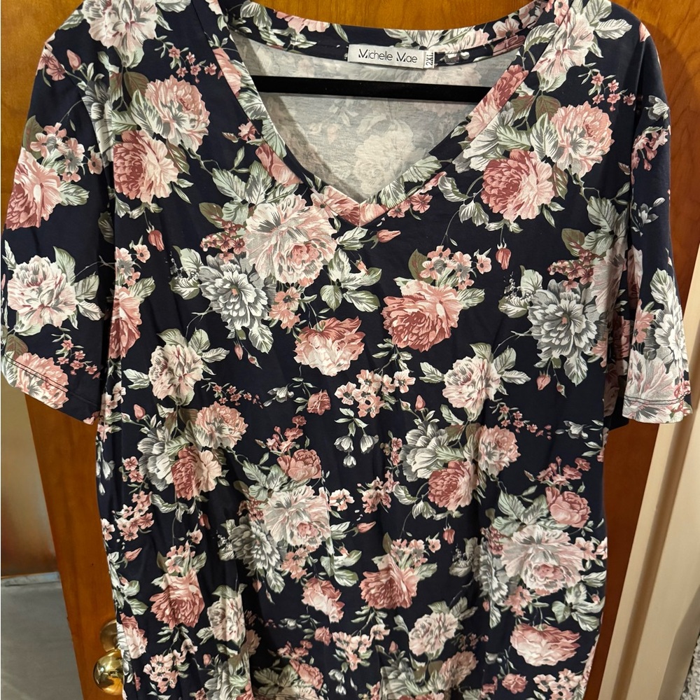 Michelle Mae Black and Pink Short Sleeve Blouse